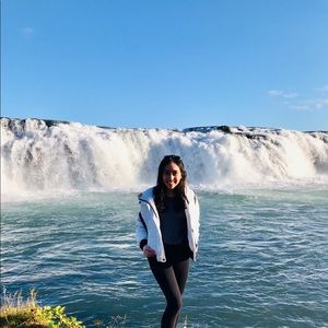 Meet your Posher, Caitlin